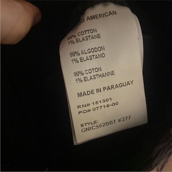 Good American NWT Good 90s Icon Distressed Shorts
Black 6/28 - Picture 6 of 7